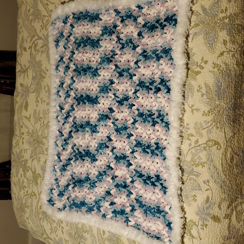 Fluffy End Of Bed Blanket - Soft Back of Couch Blanket - Throw Accent